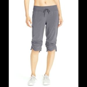ZELLA Move It 2 Capri Crop Workout Pants